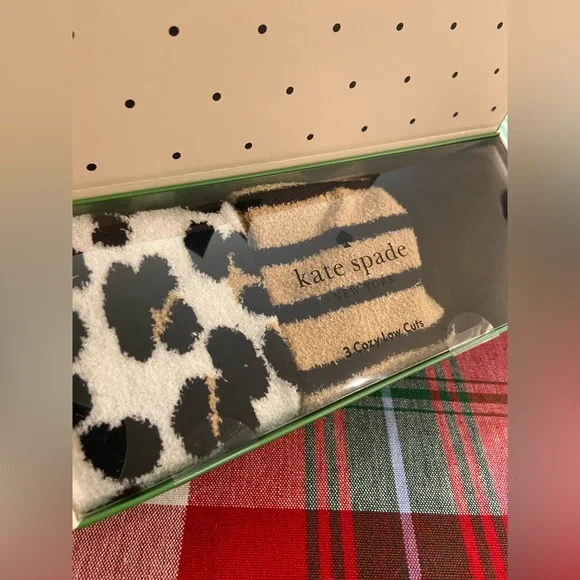 lNWT! ♠️ kate spade 3-pair gift set cozy low socks. Limited edition KS gift box! - Picture 15 of 15